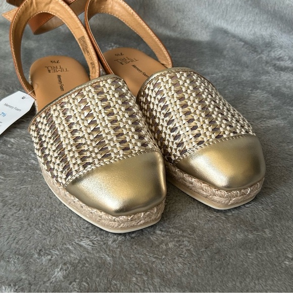 Time And Tru Ankle Strap Shoes Womens Size 7 1/2 Gold Woven Memory Foam - Picture 3 of 9
